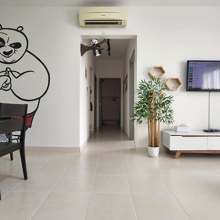 Netflix Panda House 3B2R Rimbayu Kota Kemuning With Atari Games Apartman Teluk Panglima Garang Kültér fotó